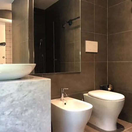 Modern With Lush Surroundings Βίλα