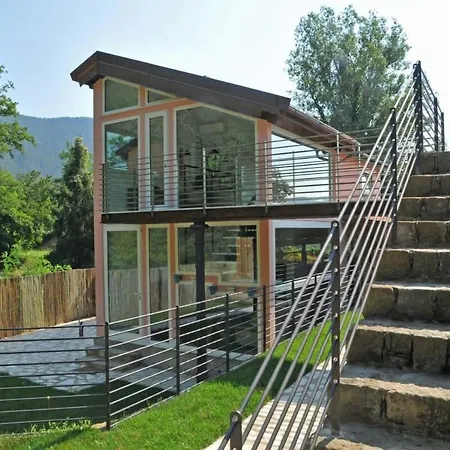 Βίλα Modern With Lush Surroundings Beverino