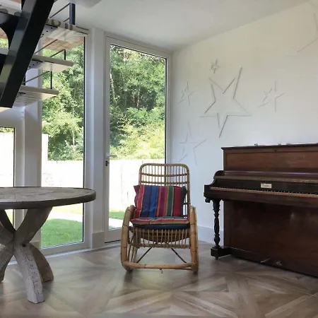 Modern With Lush Surroundings Βίλα Beverino